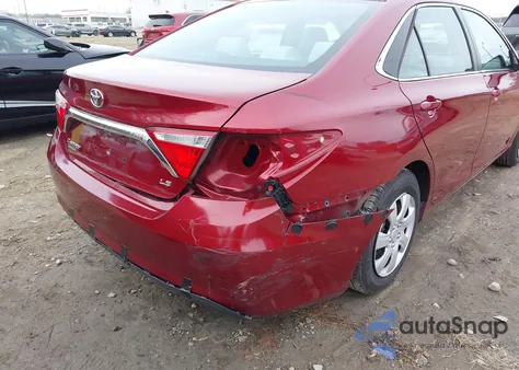 2016 Toyota Camry Le z USA, uszkodzony, nr VIN 4T1BF1FKXGU524163